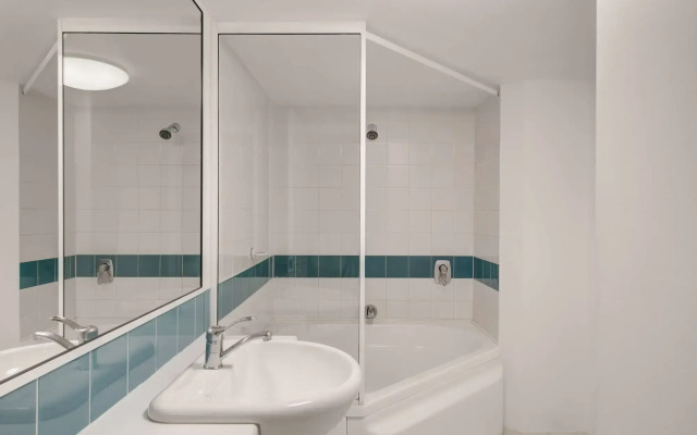 Adina Serviced Apartments Canberra James Court