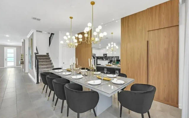 2940 Penel 9 Bedroom Home
