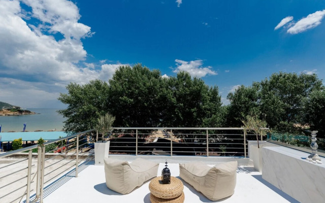 Sea View Studio With a Barbecue Area on the Terrace of the Building a Smart TV