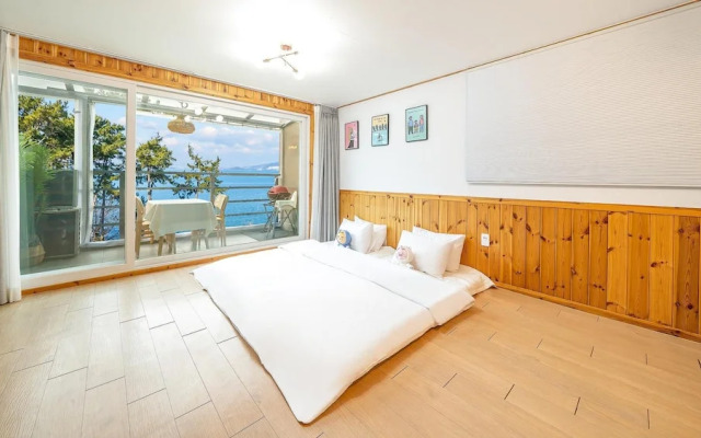 Yeosu Hi Mom Kids Family Pension Black