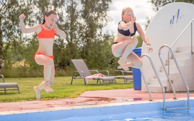 Björkbackens Karaktärshotellet - Stugby