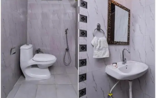 Golden Plaza By OYO Rooms