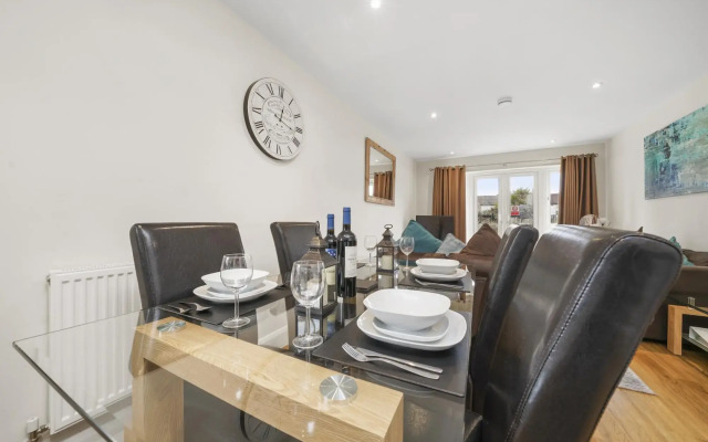London Heathrow Living Serviced Apartments- Apt 10