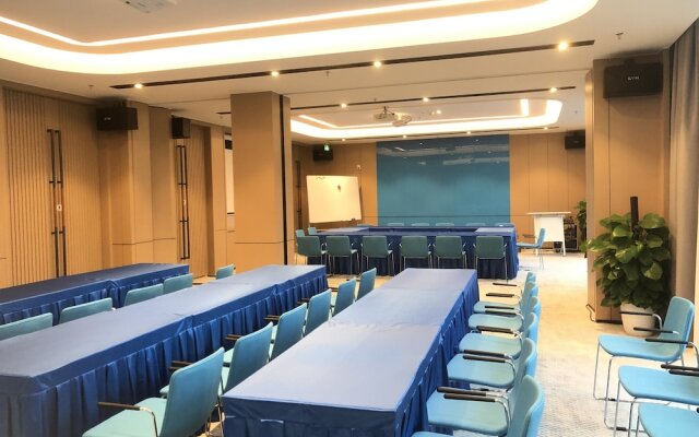 Holiday Inn Express Shenzhen Longhua, an IHG Hotel