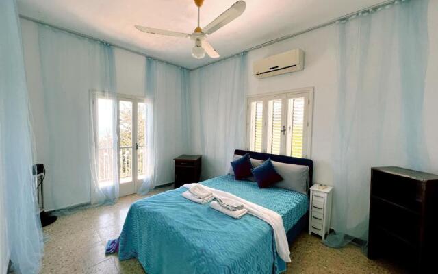 Sea View Spacious Private Villa in Lapta