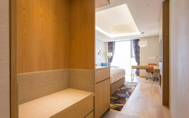 Charis Hotel