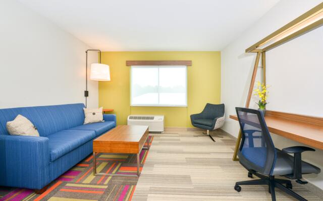 Holiday Inn Express & Suites Salem, an IHG Hotel