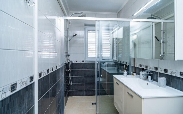 Nice Apartment in Dubrovnik With Wifi and 2 Bedrooms