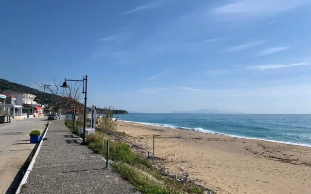 Elia Beach Apartments Vrachos