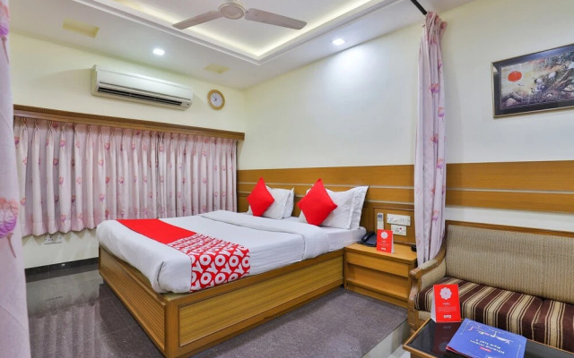 OYO 17117 Hotel Rainbow