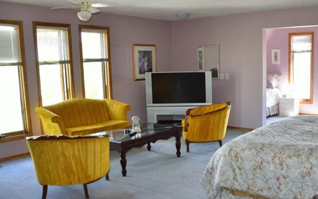 Gemstone Guest House and B&B