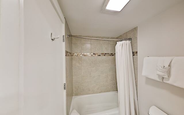 175ac152 2 Bedroom Condo