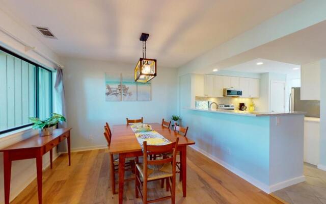 911 Inverness Village