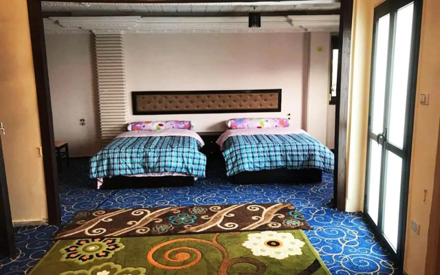 3 Pyramids View Inn