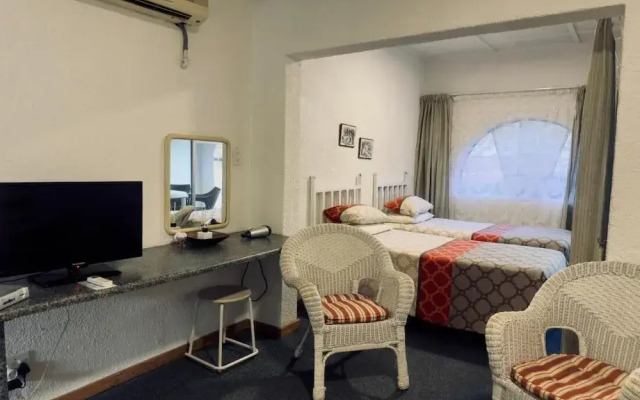 Room-busa House Self Catering Guest Hous