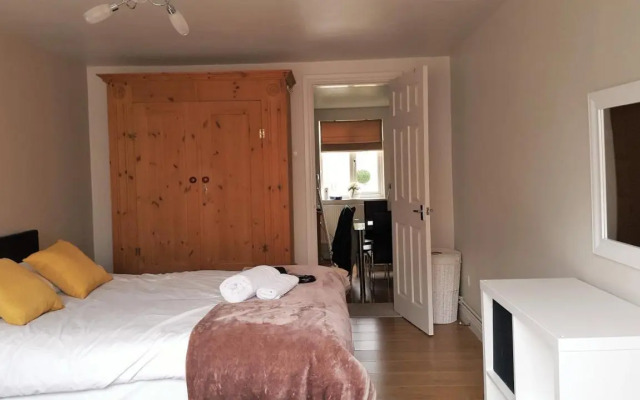 Swindon Home from Home 2 - EnterCloud9SA
