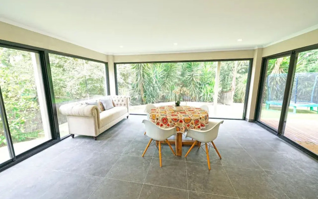 Charming 6 BRM Villa in Melbourne East