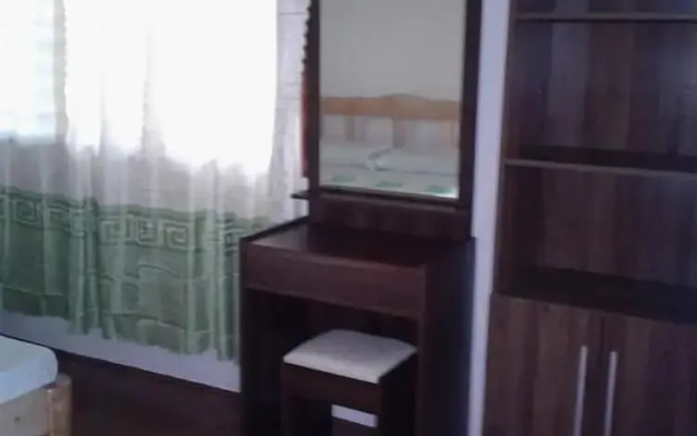 Chelles Guest House And Backpackers