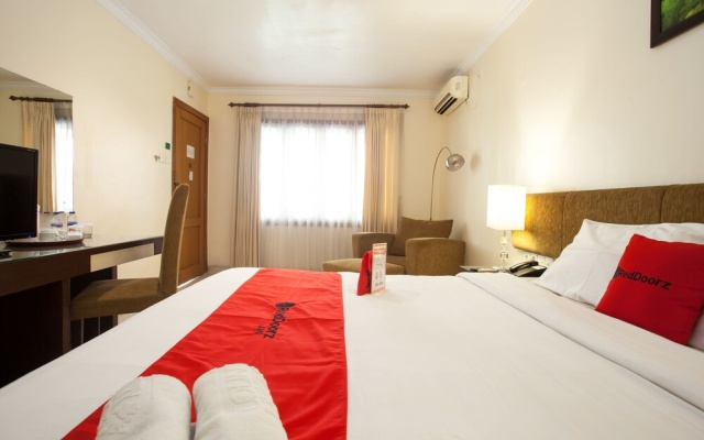 Country Heritage Resort Hotel by RedDoorz – Guest Rooms – Surabaya