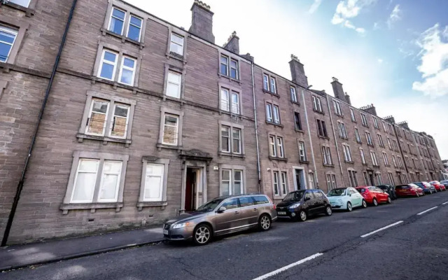 New Superhost Listing: Bright flat nr. University