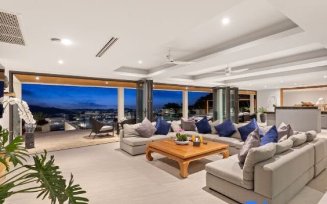 Villa Firefly