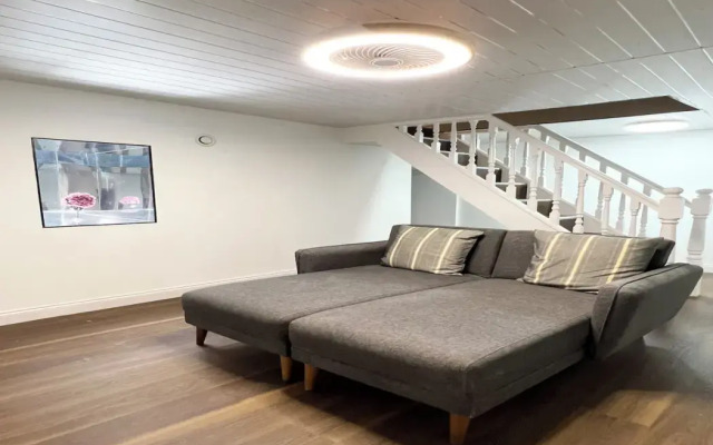 OYO Welsh Holiday Accommodation - Modern Stay