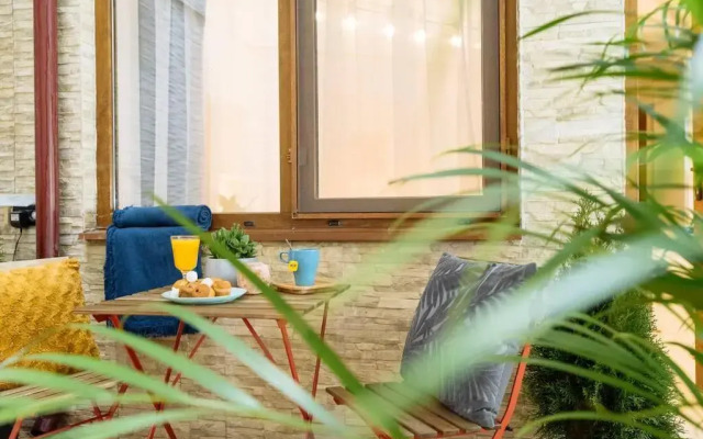 Studio with private terrace next to Cișmigiu