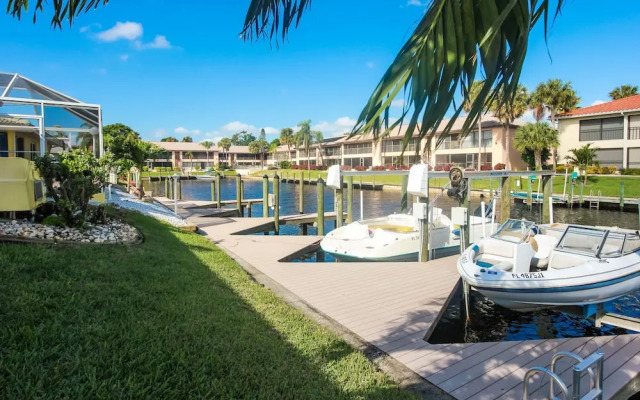 Seatuit Condominiums