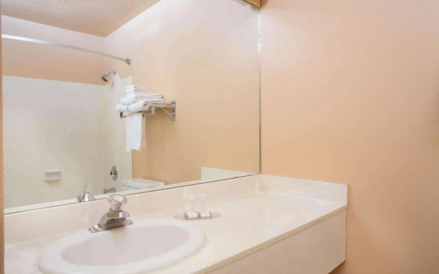 Howard Johnson by Wyndham Brigham City