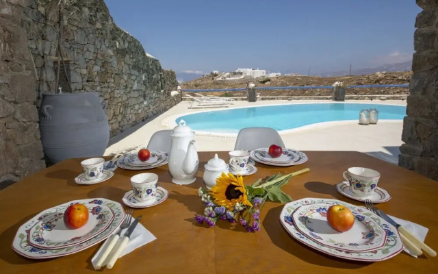 Serene Villa by Stylish Stays