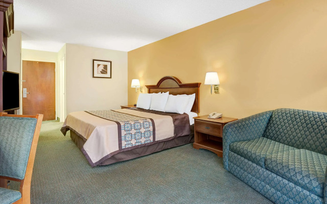 Days Inn by Wyndham Burlington East