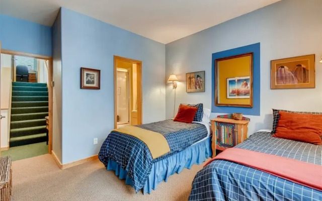 1-1220 Lionsridge Loop 3B