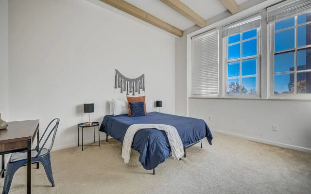 FRONTDESK 1010 Central Apts Downtown Indy