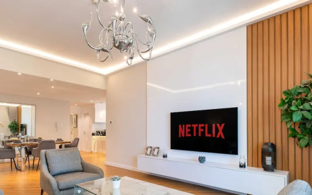 Lux The Marina Sea View Suite 2