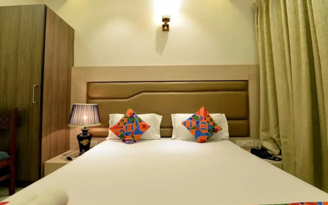 Oyo 11367 Hotel Yellow