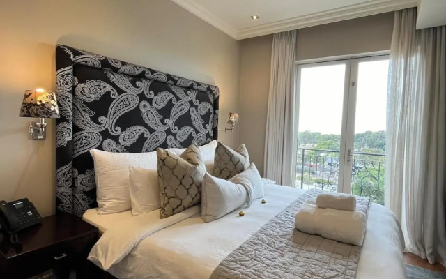 705 Cape Royale Luxury Apartment