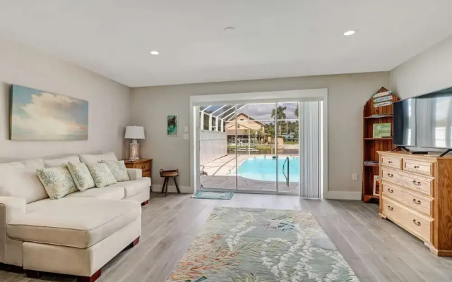 4836/4838 Esplanade St B-pool
