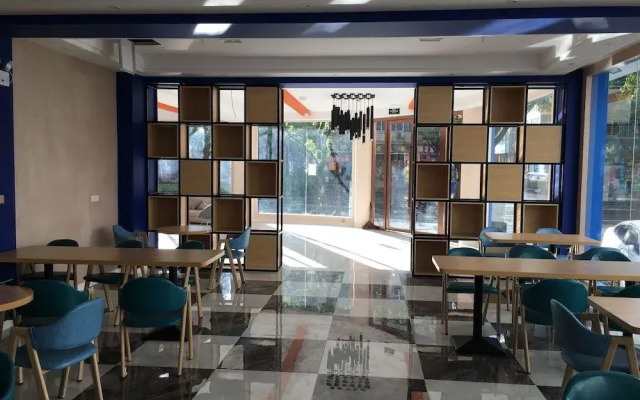 Fun-loving Theme Hotel of Tengchong