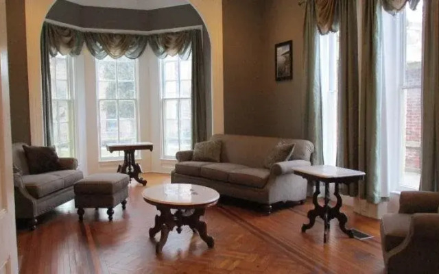 Cook Mansion Bed & Breakfast