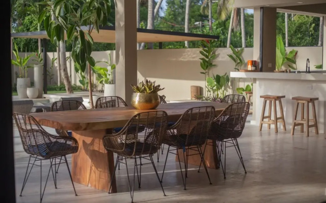 Coconuts Beach House