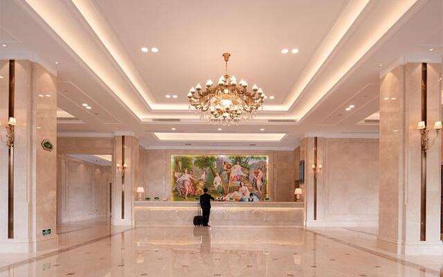 Vienna International Hotel (Sanya Duty Free Mall)