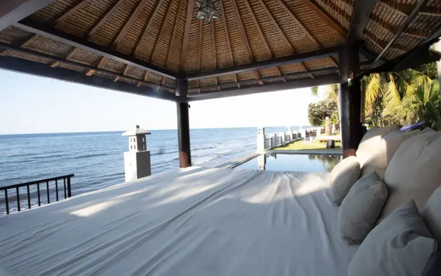 3 BR luxury beachfront with private pool