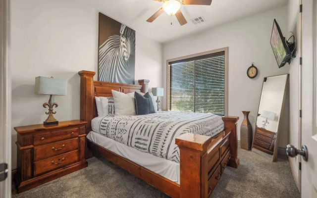 Coral Sunset Amenity-filled!