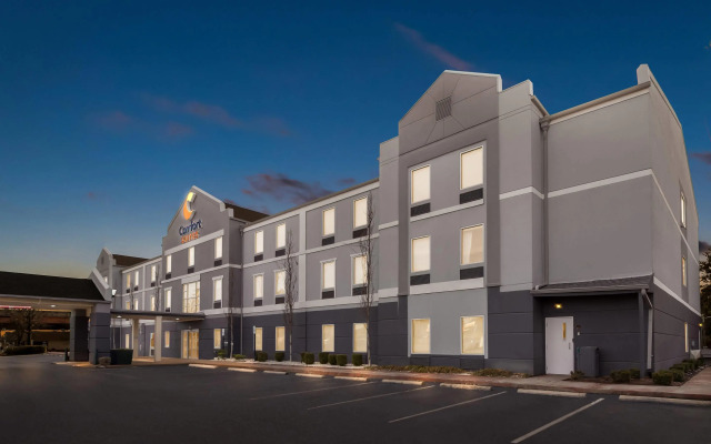 Comfort Suites At Rivergate Mall