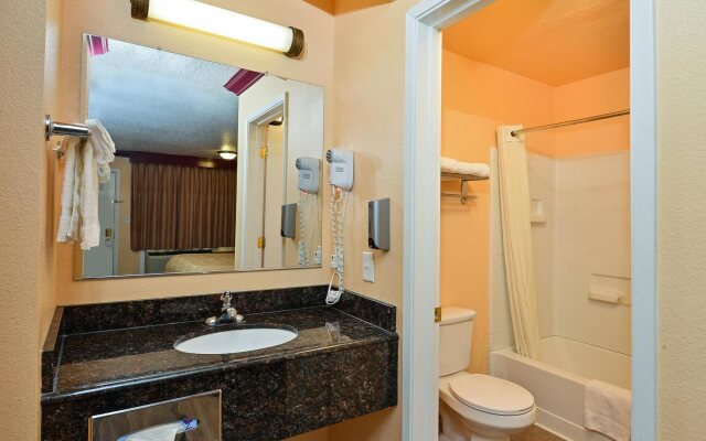 America's Deluxe Inn