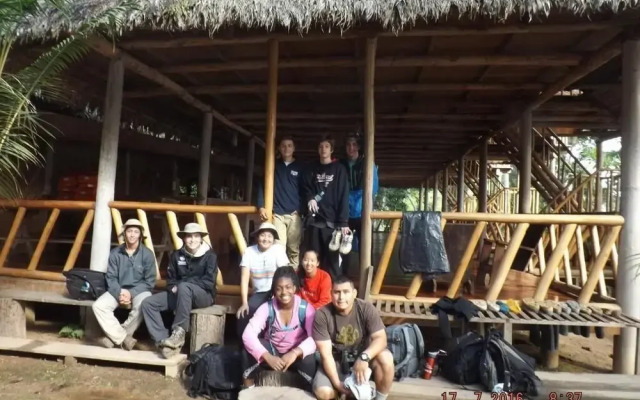 Tres Chimbadas Lake Lodge