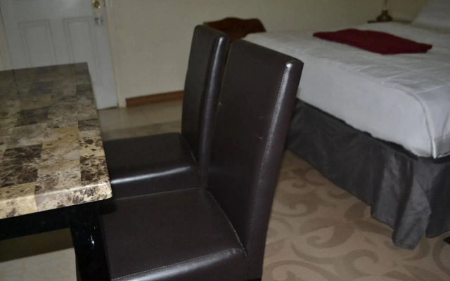 Executive Airport Hotel