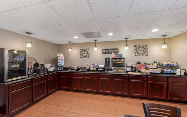 Best Western Plus Russellville Hotel & Suites