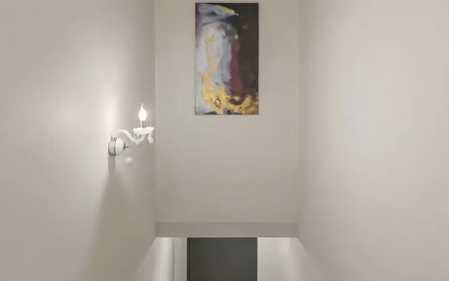 Elvira City Apartment