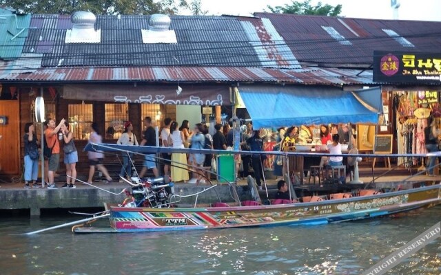 Vayla Samran 2 Amphawa Floating Market